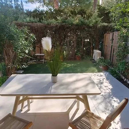 New 250m With Pool & Terrace 아파트